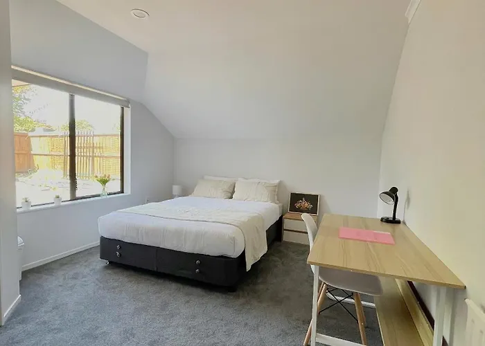 게스트하우스 Cozy Victoria Double With Garden View With Shared Bathroom