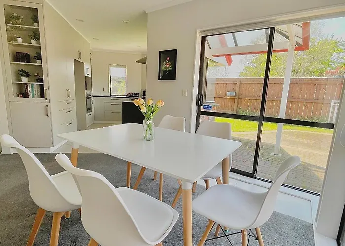 Cozy Victoria Double With Garden View With Shared Bathroom 게스트하우스 *
