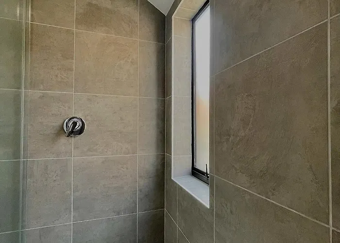 게스트하우스 Cozy Victoria Double With Garden View With Shared Bathroom 로토루아