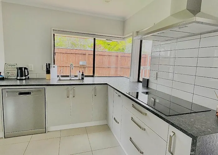 Cozy Victoria Double With Garden View With Shared Bathroom * 로토루아